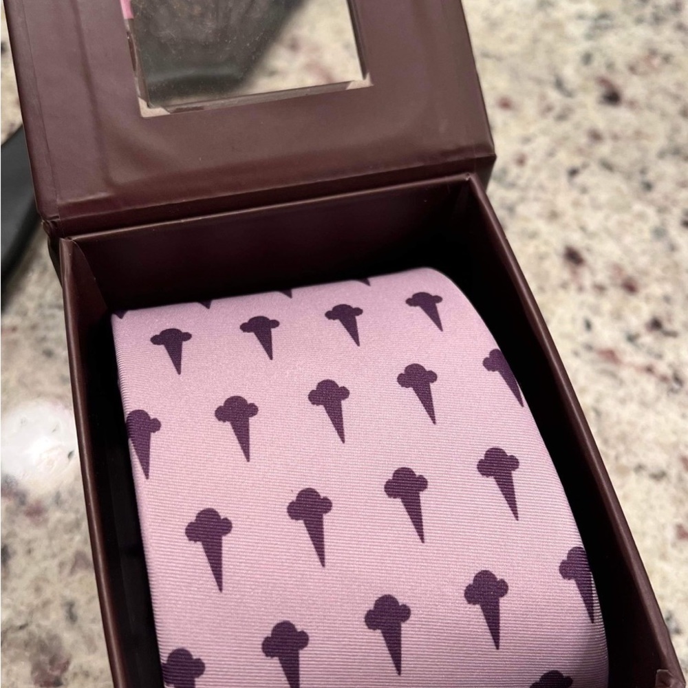 COPY - NWT silk lavender cone tie